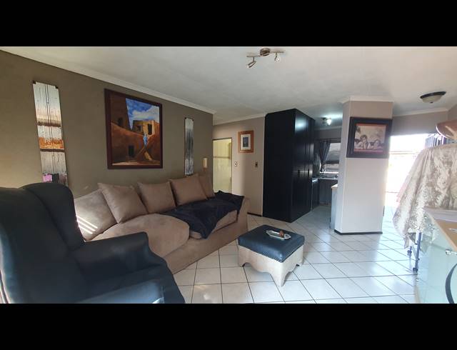 2 BEDROOM SECTIONAL TITLE FOR SALE IN SOUTH CREST